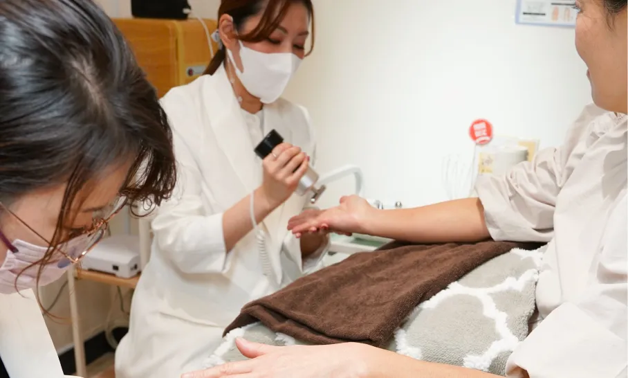 リプロネイル施術風景