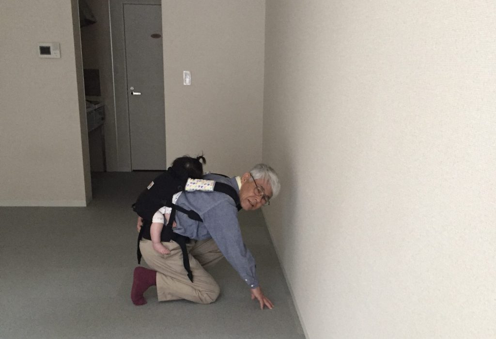 床の張替えを手伝ってくれた父