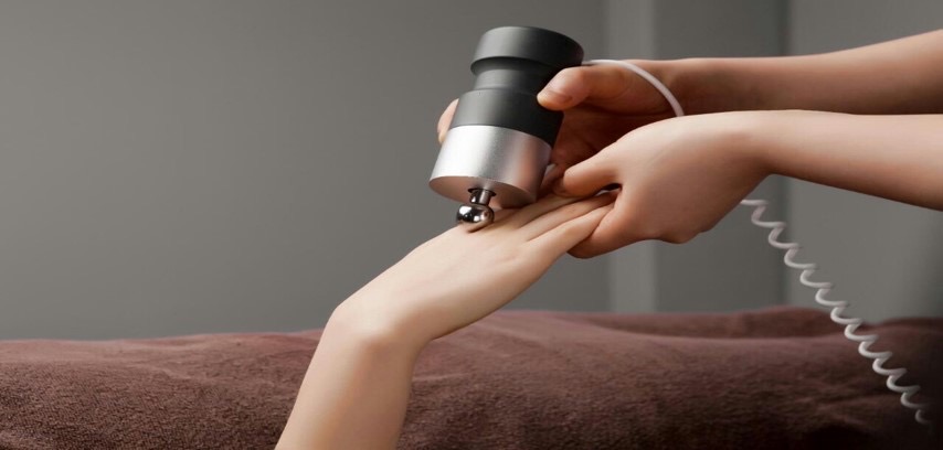 極上ハンドリプロで手肌を整えてからリプロの深爪矯正へ