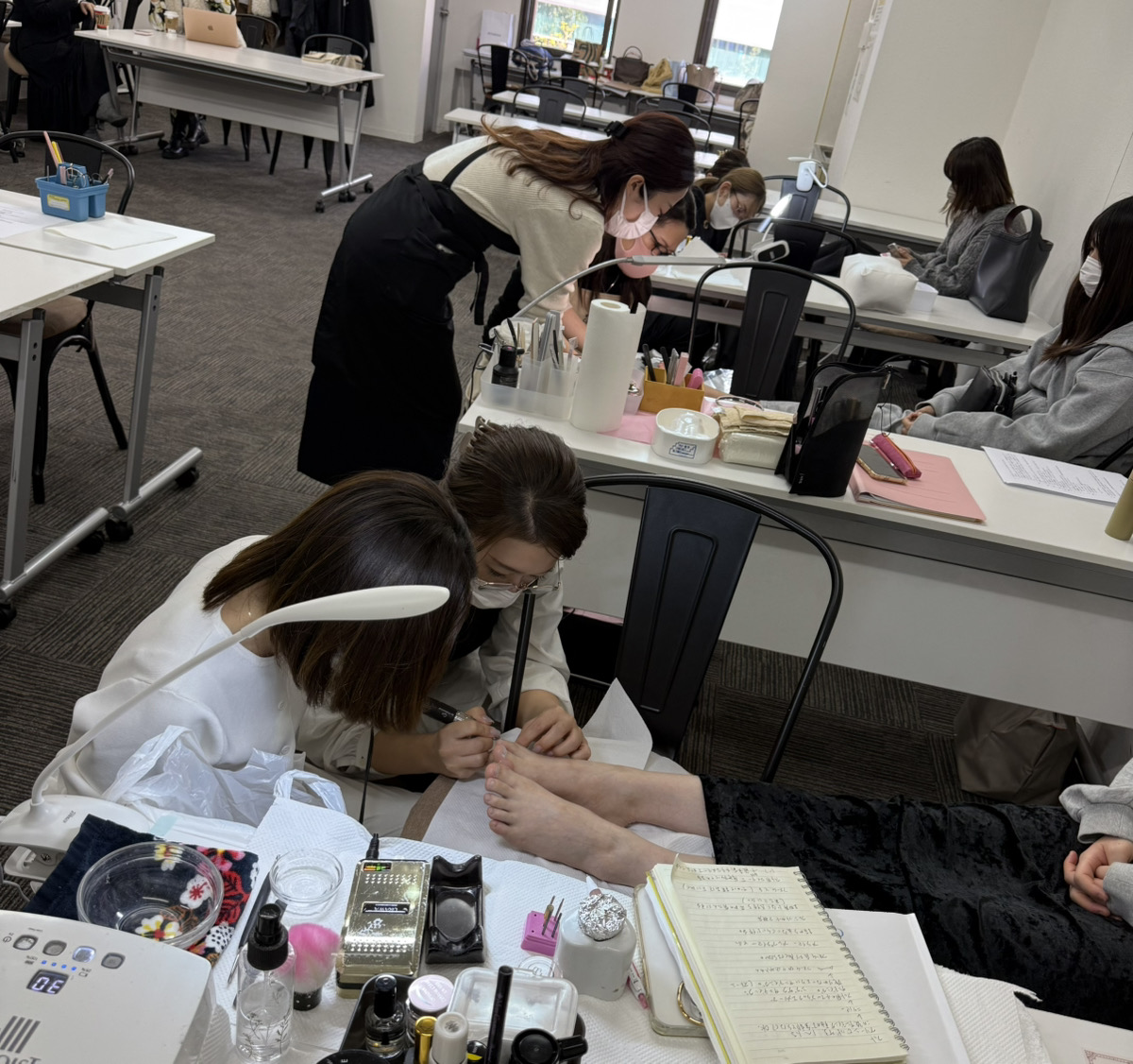 リプロネイル講座の講師はほぼマンツーマンでサポート