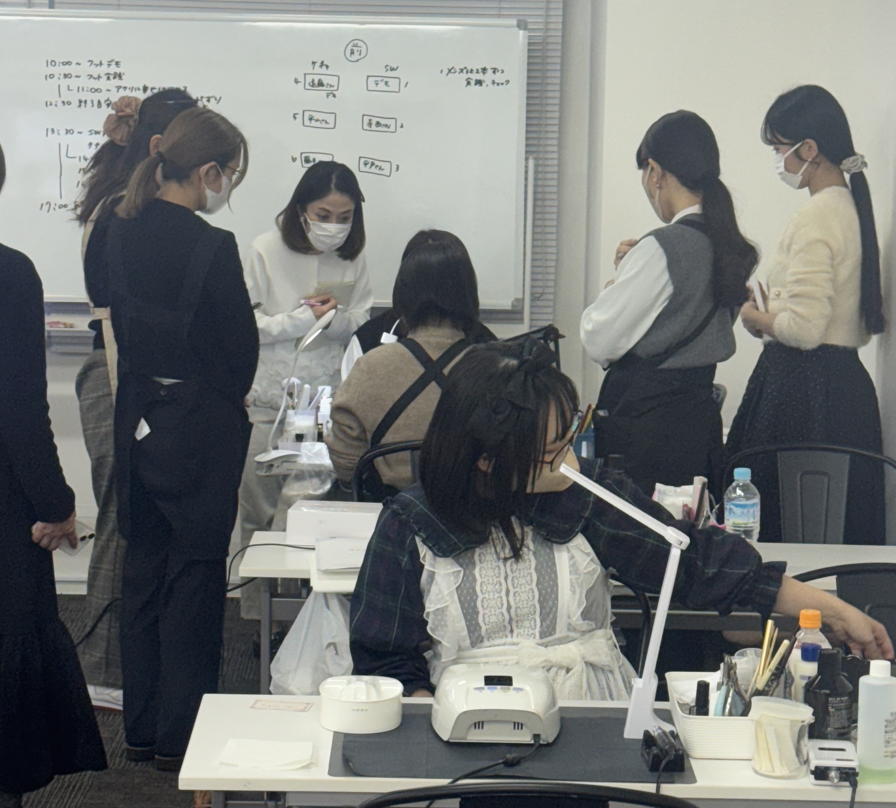 リプロネイル講師のデモの様子